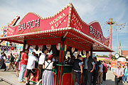 Bausch Wiesn-Stamperl auf dem Oktoberfest (Foto: martiN Schmitz)